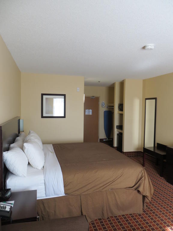 Poplar Tree Inn Stoughton エクステリア 写真