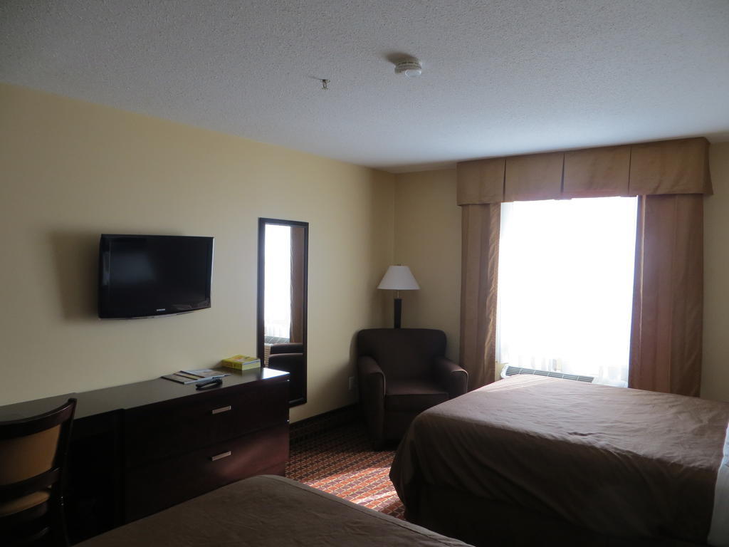 Poplar Tree Inn Stoughton エクステリア 写真
