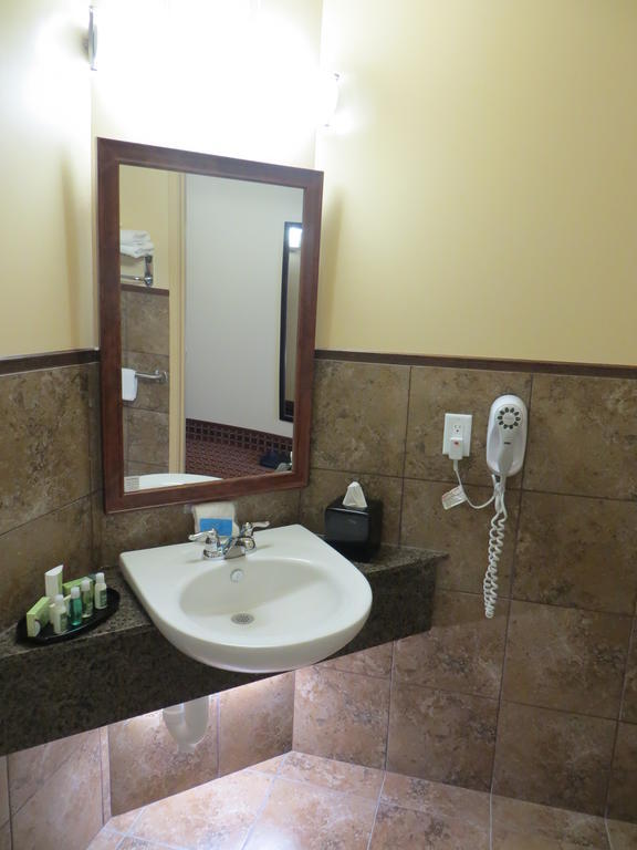 Poplar Tree Inn Stoughton 部屋 写真